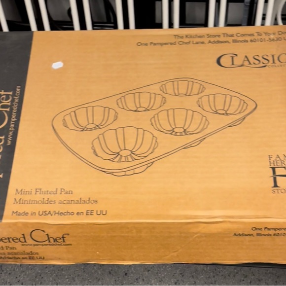 The Pampered Chef Kitchen The Pampered Chef Mini Fluted Cake